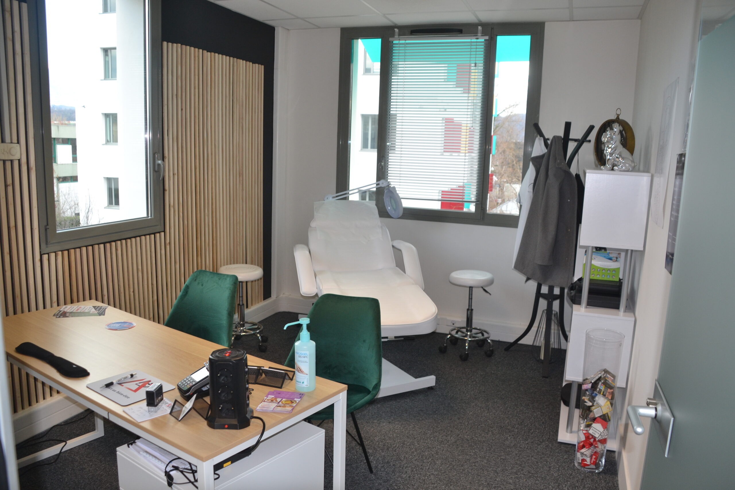 Photographie d'une implantation de centre type LaserAddict