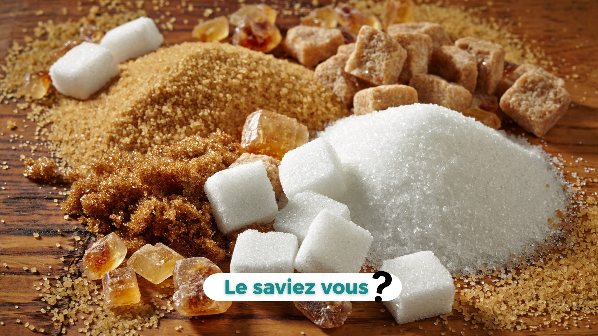 Tas de sucre blanc répandu sur une table en bois, illustrant la consommation excessive et l’addiction au sucre.