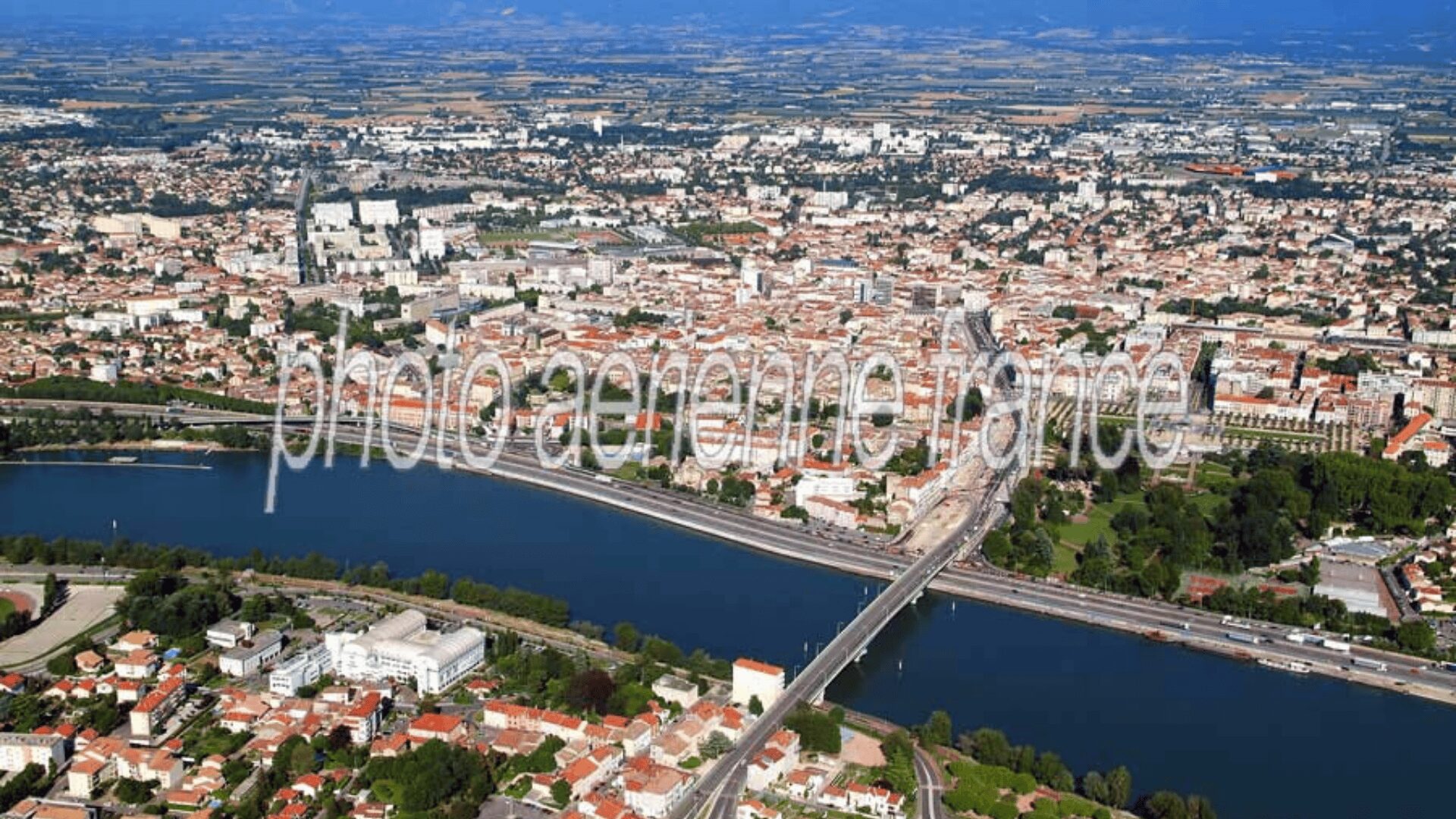 Centre-ville de Valence dans la Drôme (26000) – environnement idéal pour le bien-être avec LaserAddict Valence