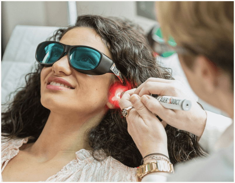 Séance de stimulation laser dans un centre LaserAddict pour l’accompagnement de l’arrêt du tabac et du bien-être